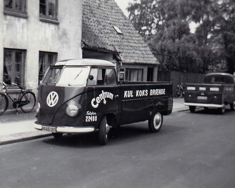 VW Transporter fra Centrum med teksten Kul Koks Brænde, Horsens 1960erne