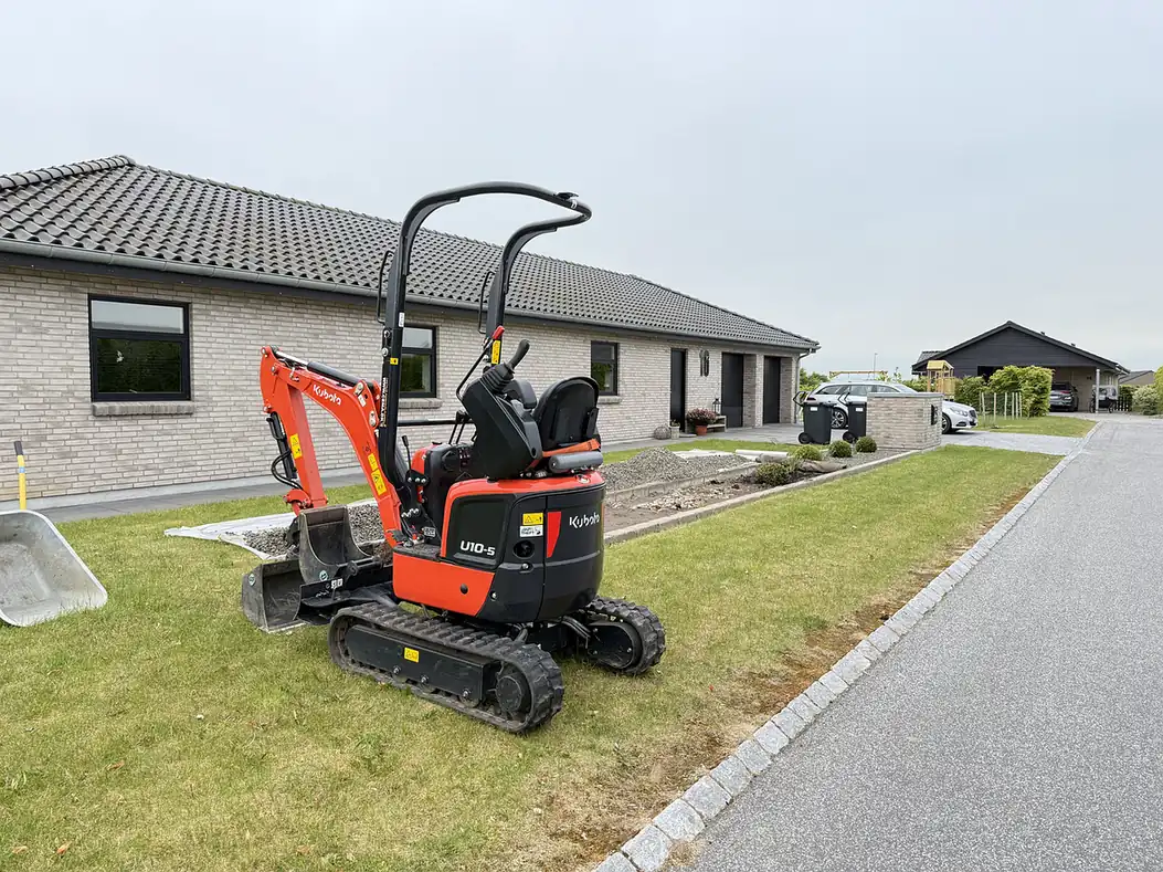 Minigraver Kubota U10-5 på privat grund i Horsens